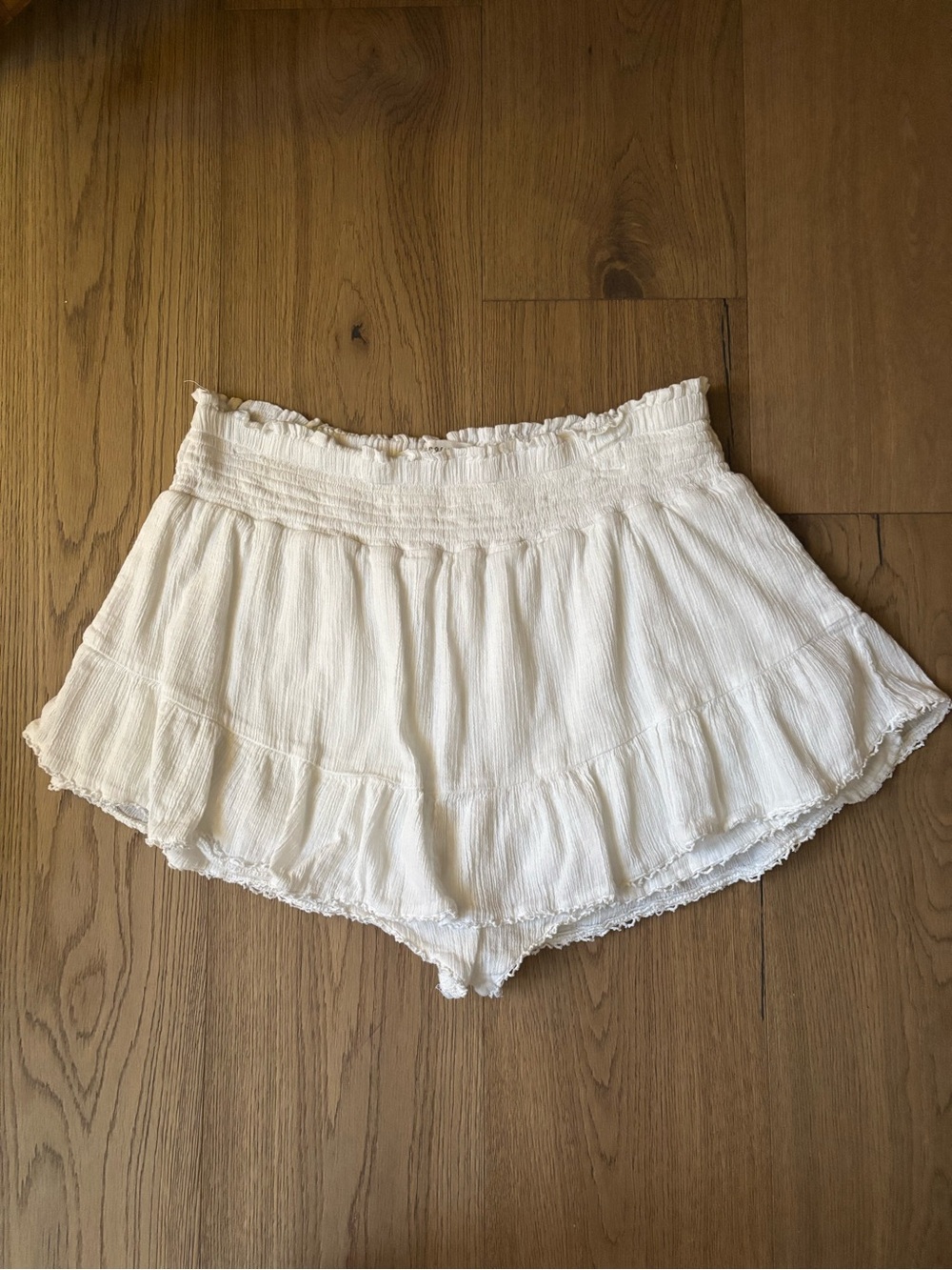 Aeropostale Women's White Ruffled Smocked Waist Skort